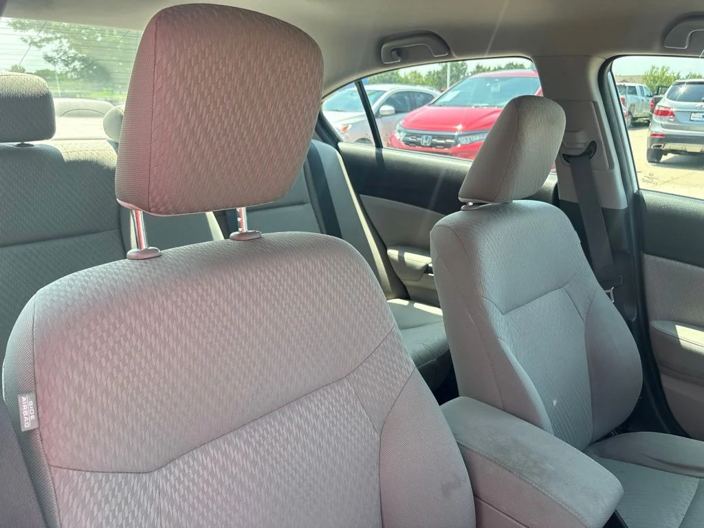 Used 2014 Silver Honda LX image 23