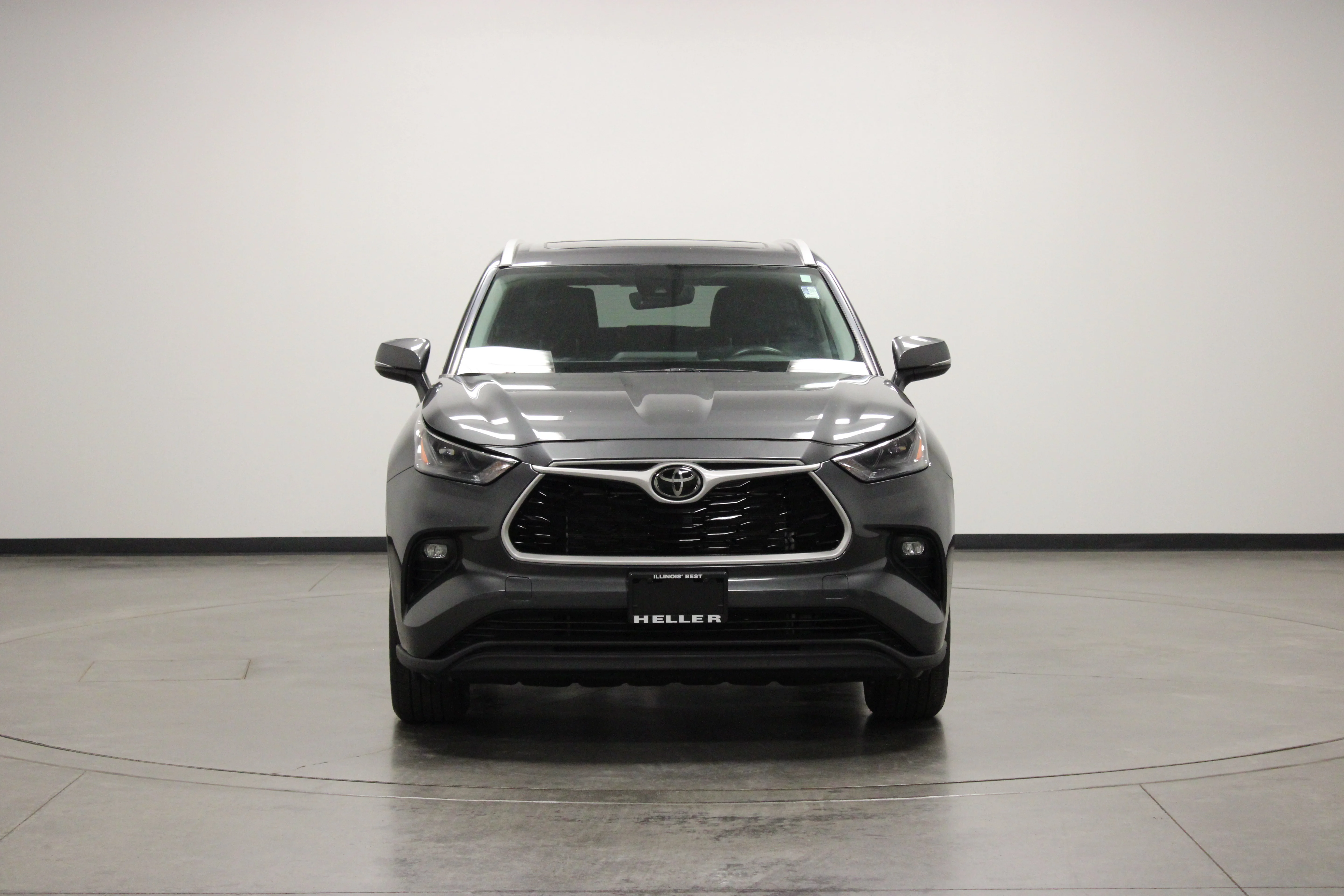 Used 2022 Magnetic Gray Metallic Toyota XLE image 3