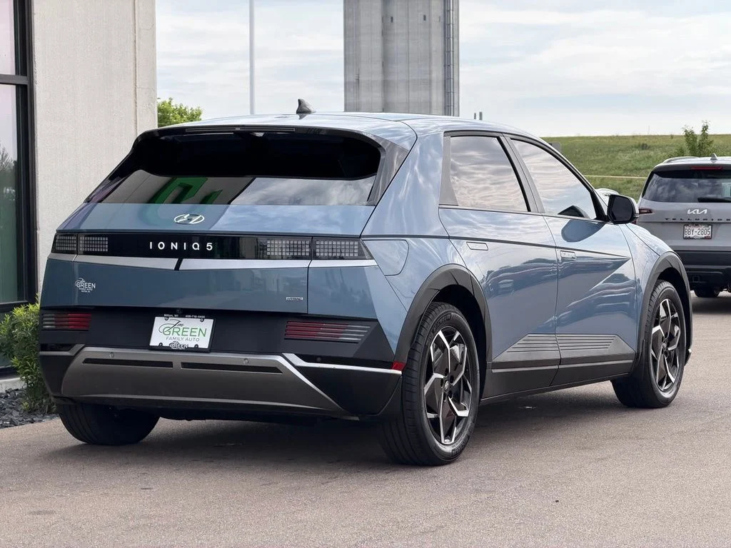 Used 2024 Blue Hyundai SEL image 5