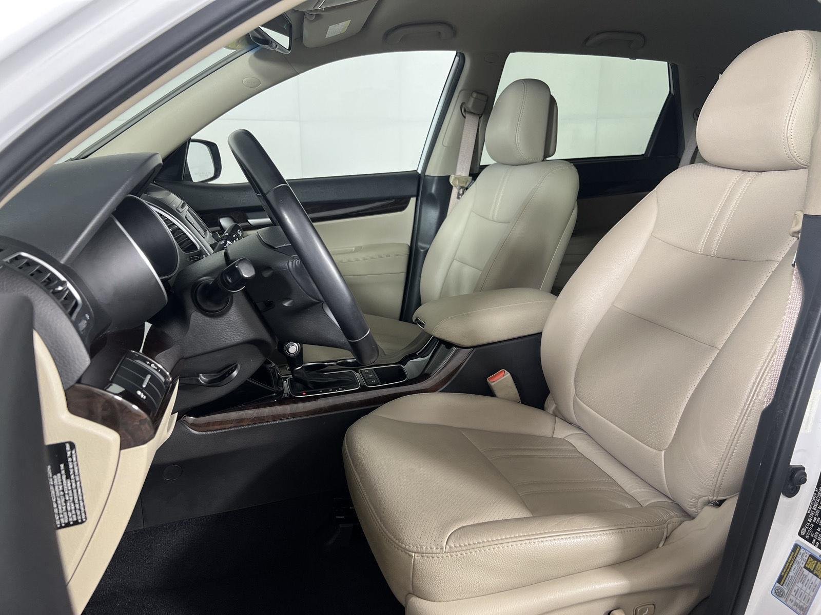 Used 2015 Snow White Pearl Kia EX image 6