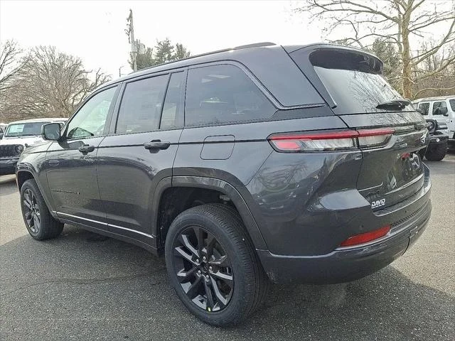 New 2026 Baltic Gray Metallic Clear-Coat Exterior Paint Jeep Limited image 3