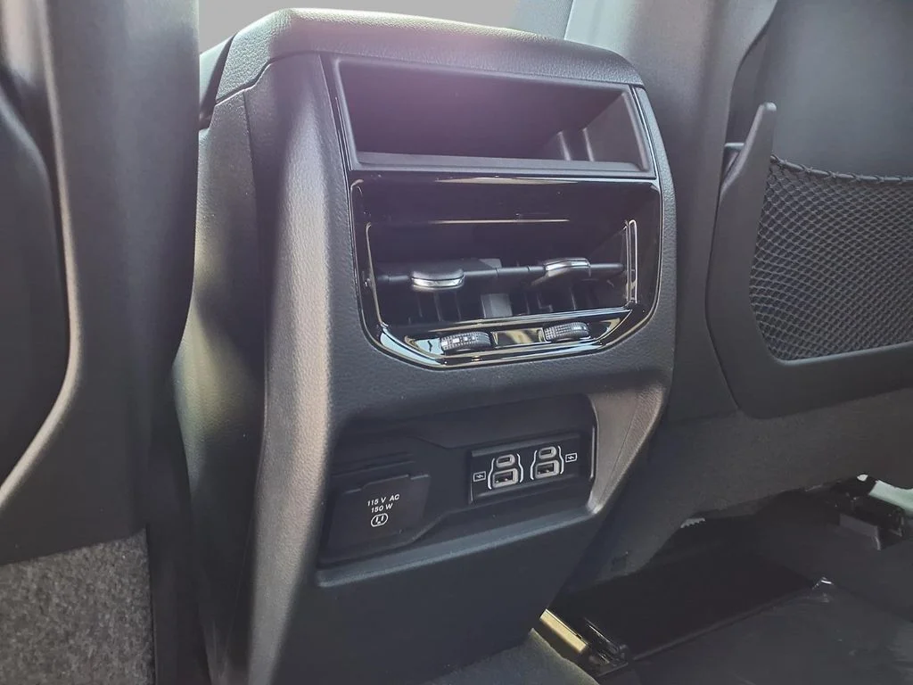 New 2026 Bright White Clear-Coat Exterior Paint Jeep Laredo X image 24