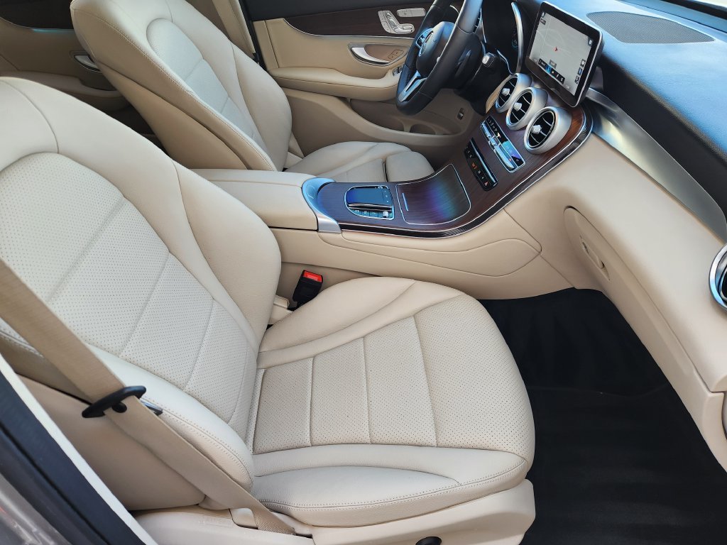 Used 2022  Mercedes-Benz GLC 300 image 14