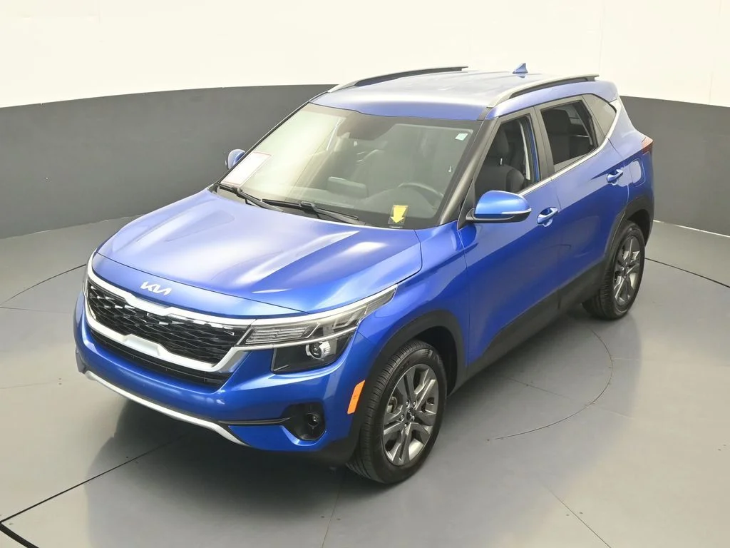 Used 2023 Neptune Blue Kia S image 41