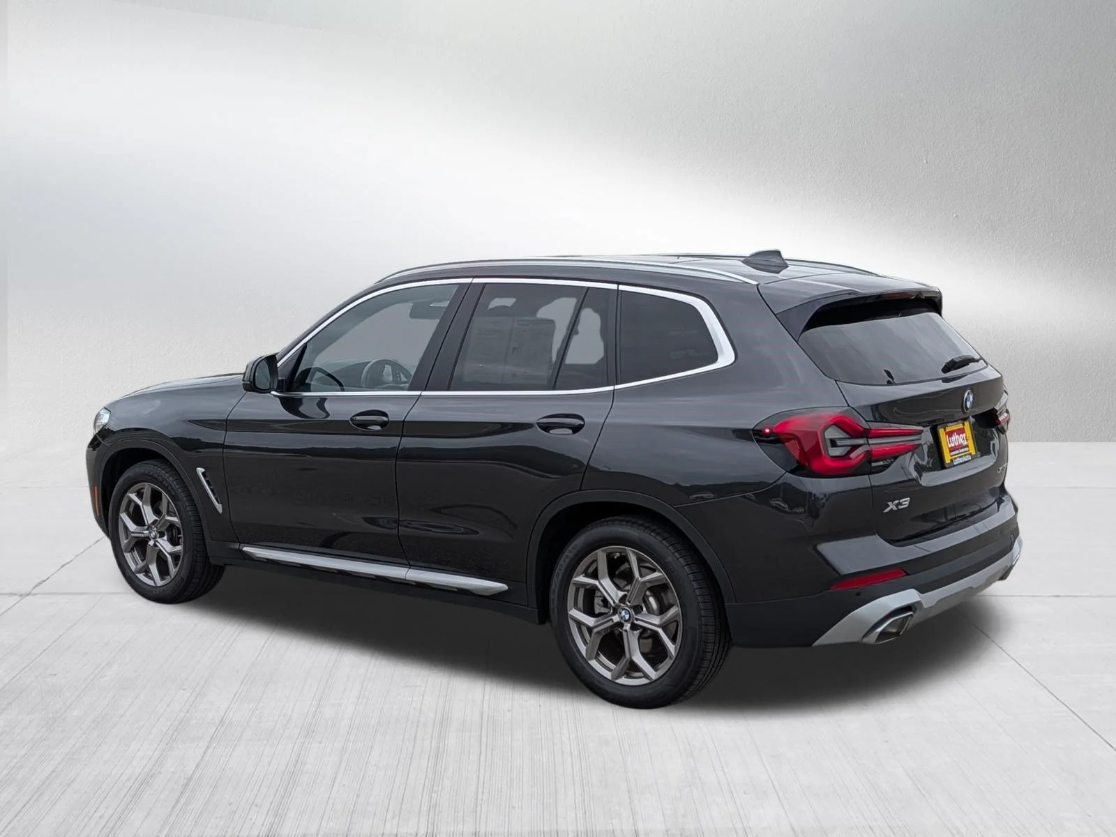 Used 2022 Dark Graphite Metallic BMW xDrive30i image 5