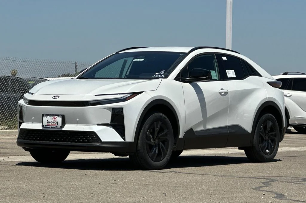 New 2026 Wind Chill Pearl Toyota SE image 8