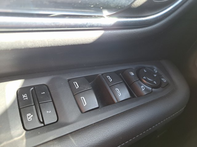 Used 2023 Red Chevrolet Z71 image 21