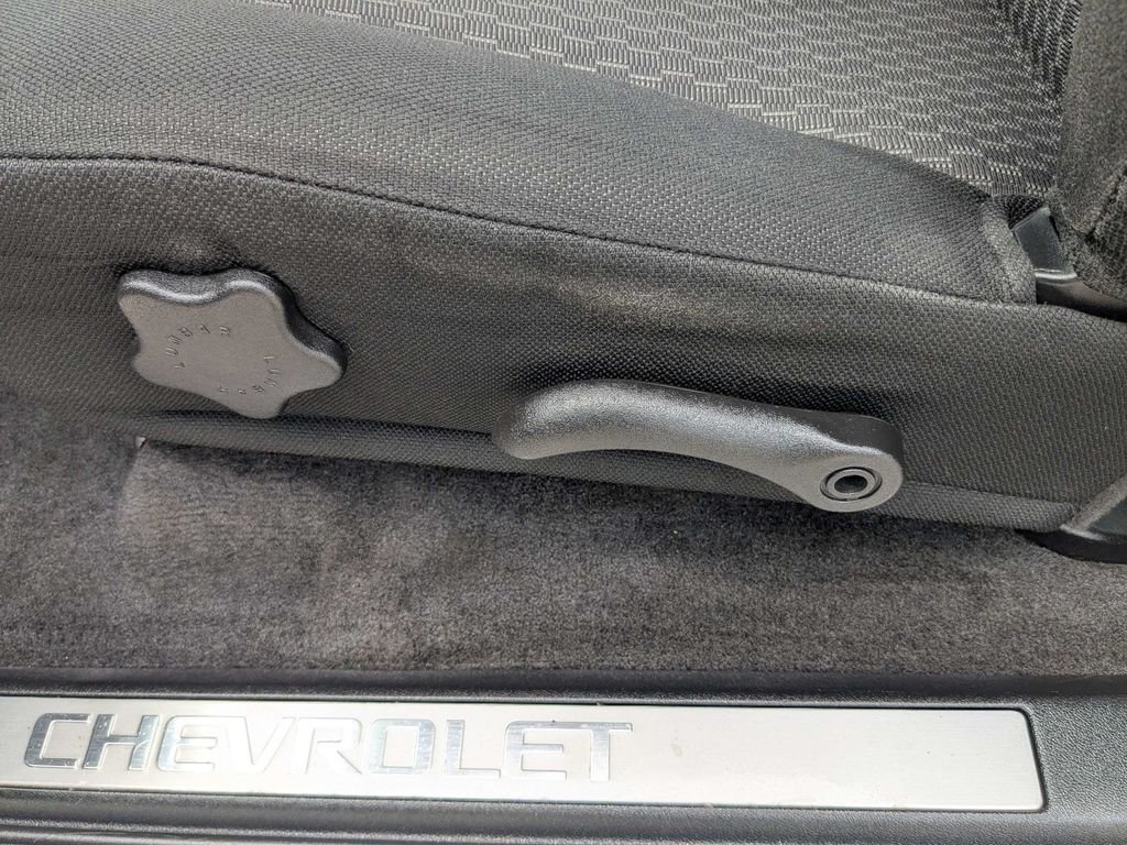 Used 2008 White Chevrolet LT image 21