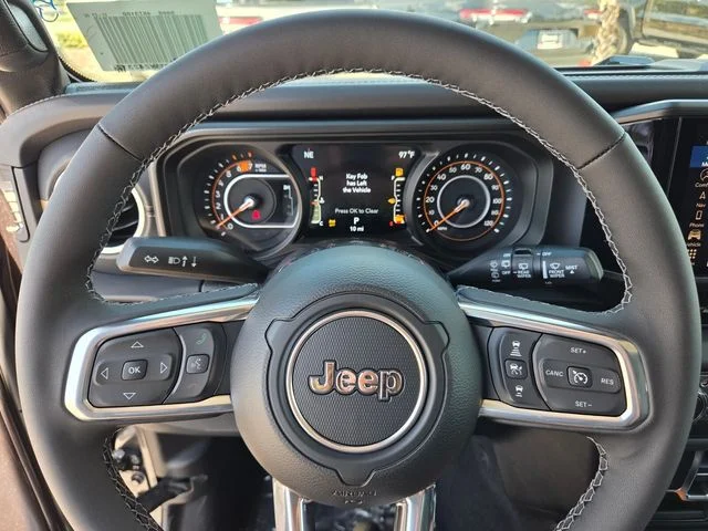 New 2026 Granite Crystal Metallic Clear-Coat Exterior Paint Jeep Sahara image 31