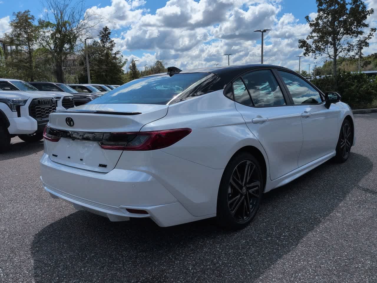 New 2026 Wind Chill Pearl with Midnight Black Metallic roof <sup>1</sup> Toyota  XSE image 6