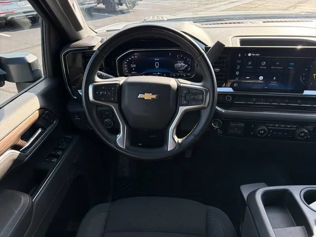 Used 2025 Summit White Chevrolet LT image 32