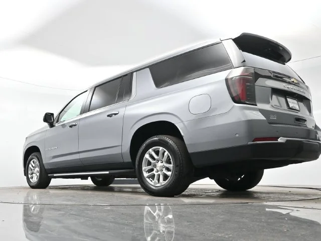 Used 2025 Sterling Gray Metallic Chevrolet LT image 28