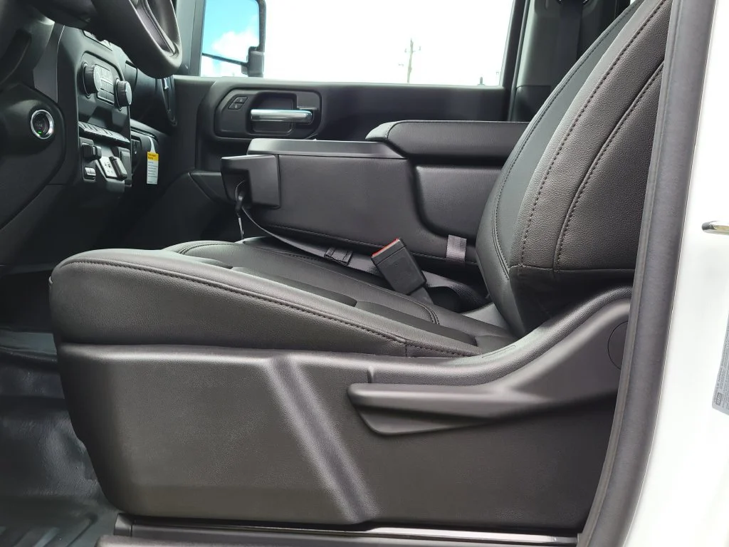 New 2026 Summit White Chevrolet Work Truck image 22