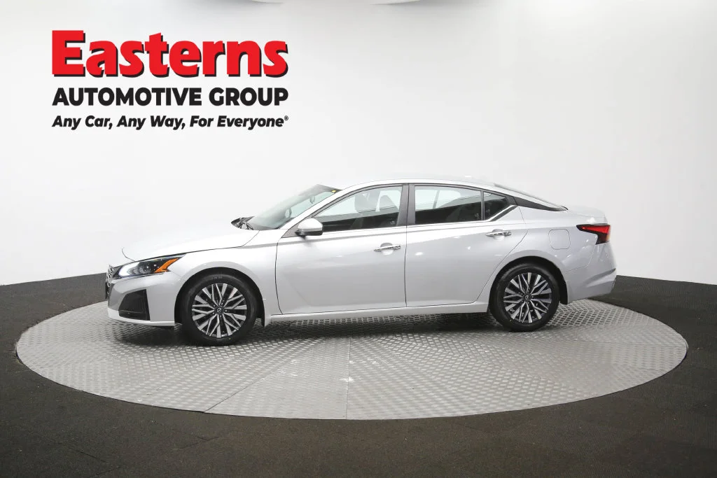 Used 2023 Silver Nissan 2.5 SV image 59