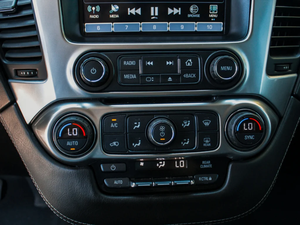 Used 2018 Silver Chevrolet  image 18