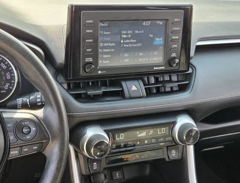 Used 2021 Magnetic Gray Metallic TOYOTA XLE FWD image 21
