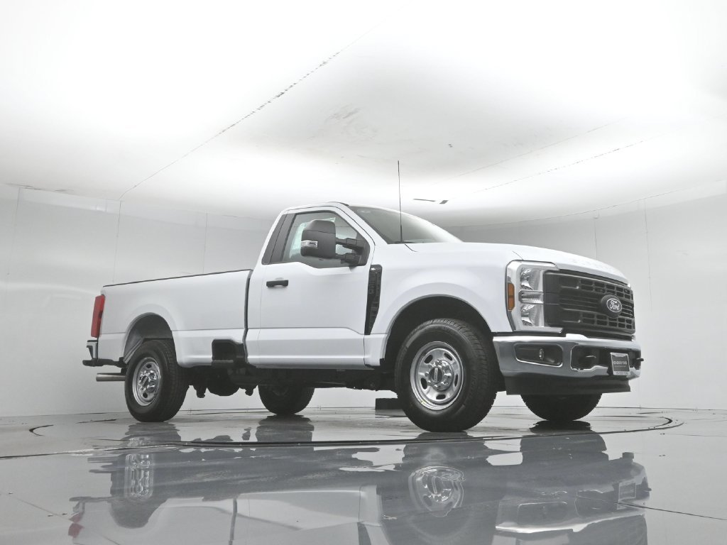 New 2027 Oxford White Ford XL image 3