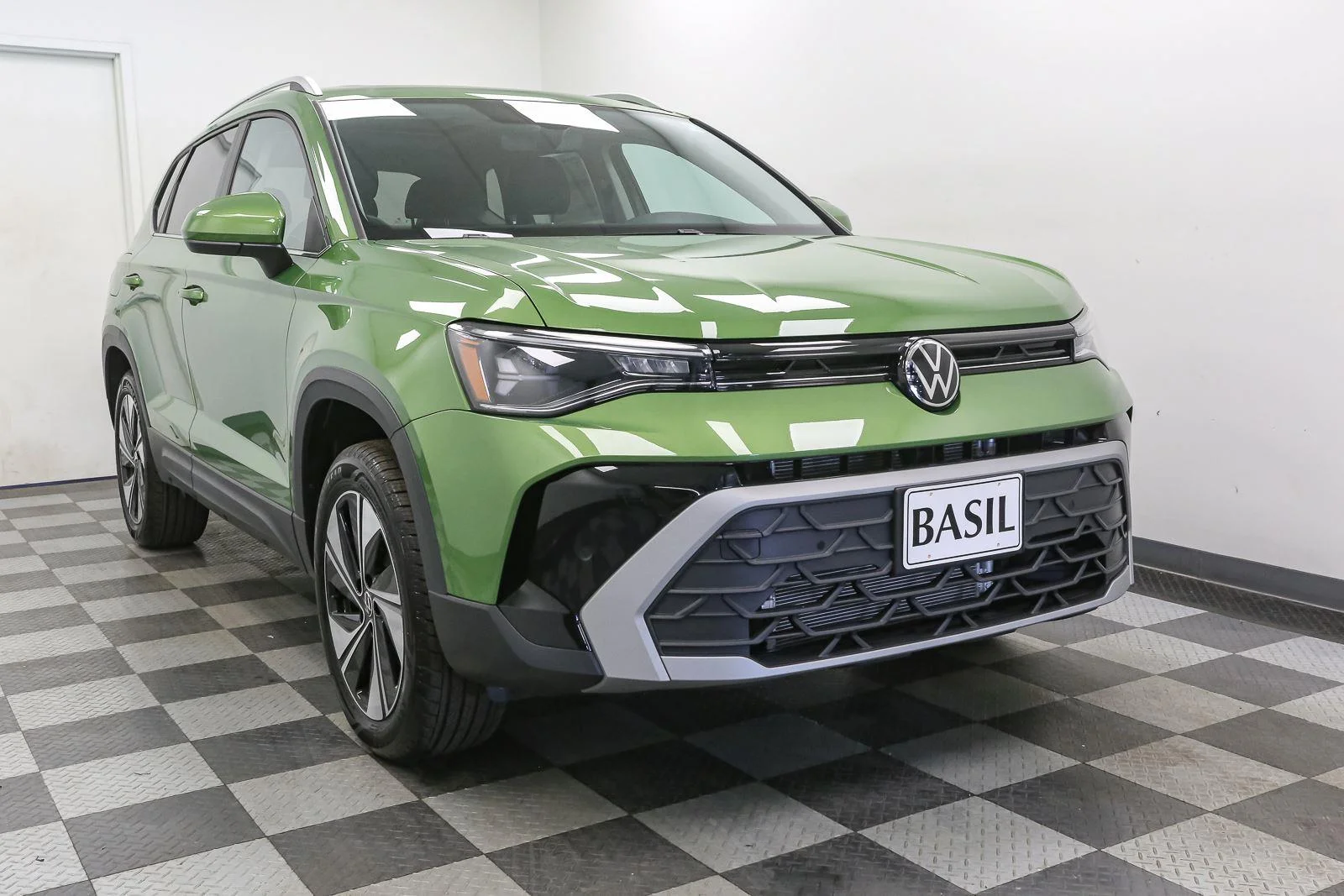 New 2026 Bright Moss Green Metallic Volkswagen SE image 2
