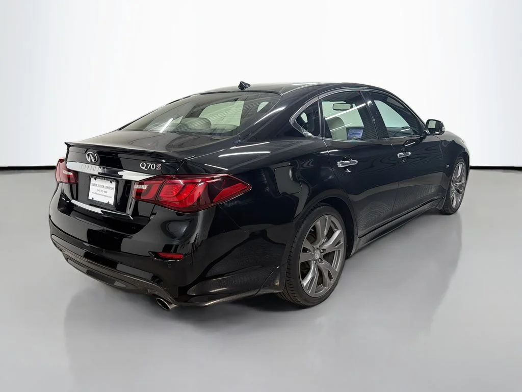 Used 2017 Black Obsidian INFINITI 5.6 image 9