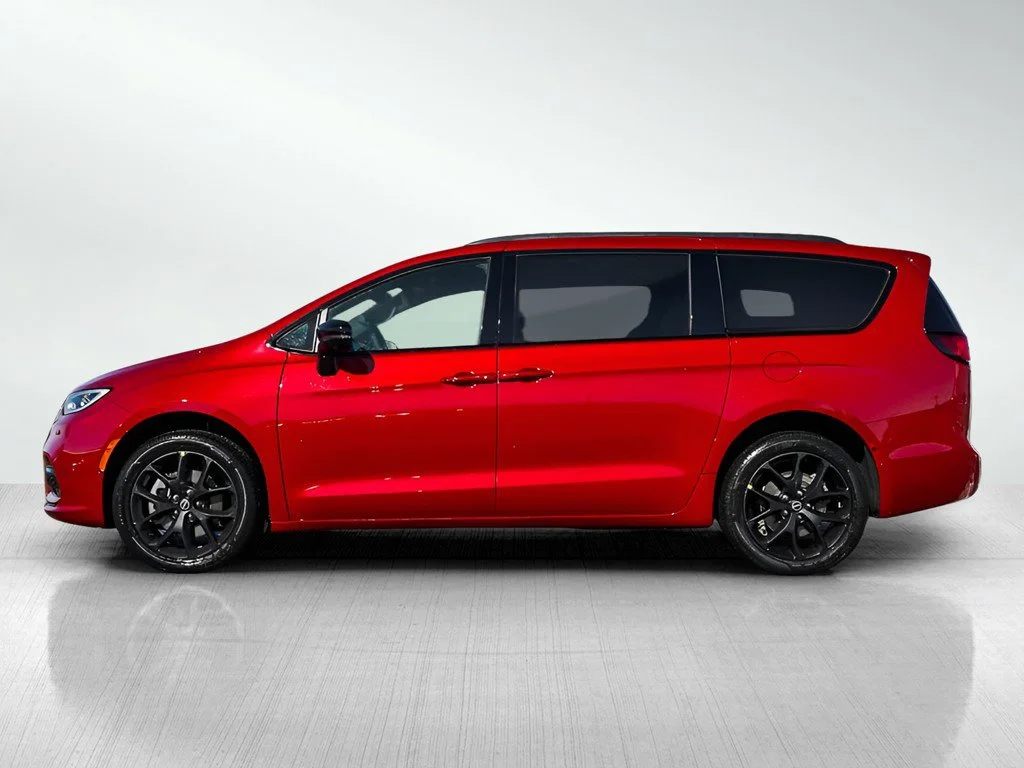 New 2026 Red Hot Pearlcoat Chrysler Limited image 4