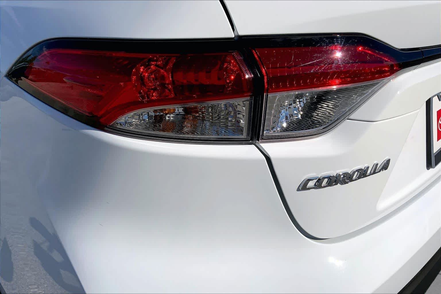 Used 2026 Ice Cap Toyota LE image 28