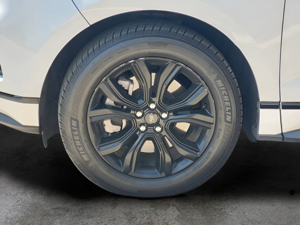 Used 2022 Oxford White Ford SE image 27