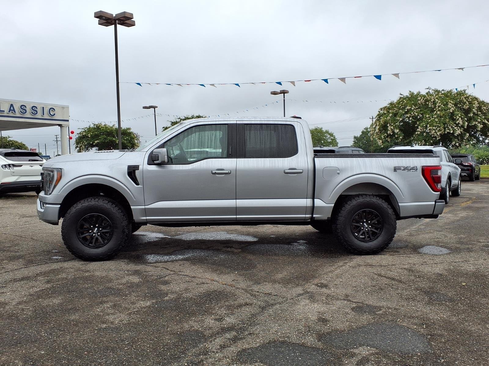 Used 2023 Silver Ford LARIAT image 3