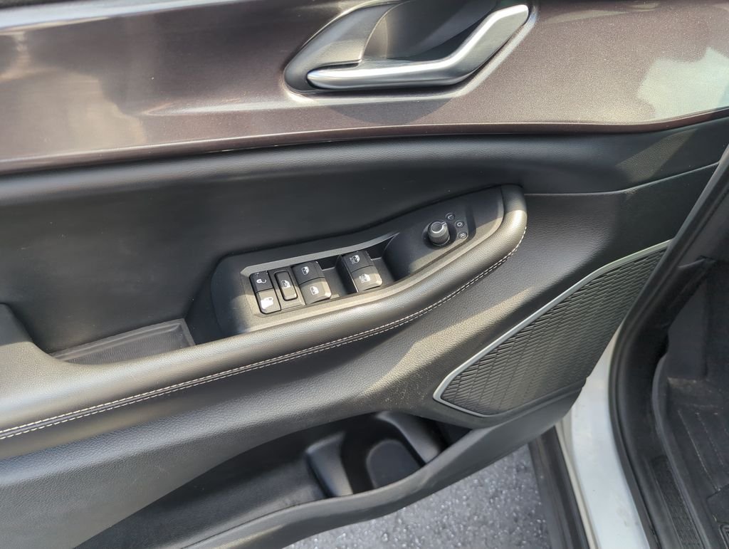 Used 2022 Silver Jeep Laredo image 19