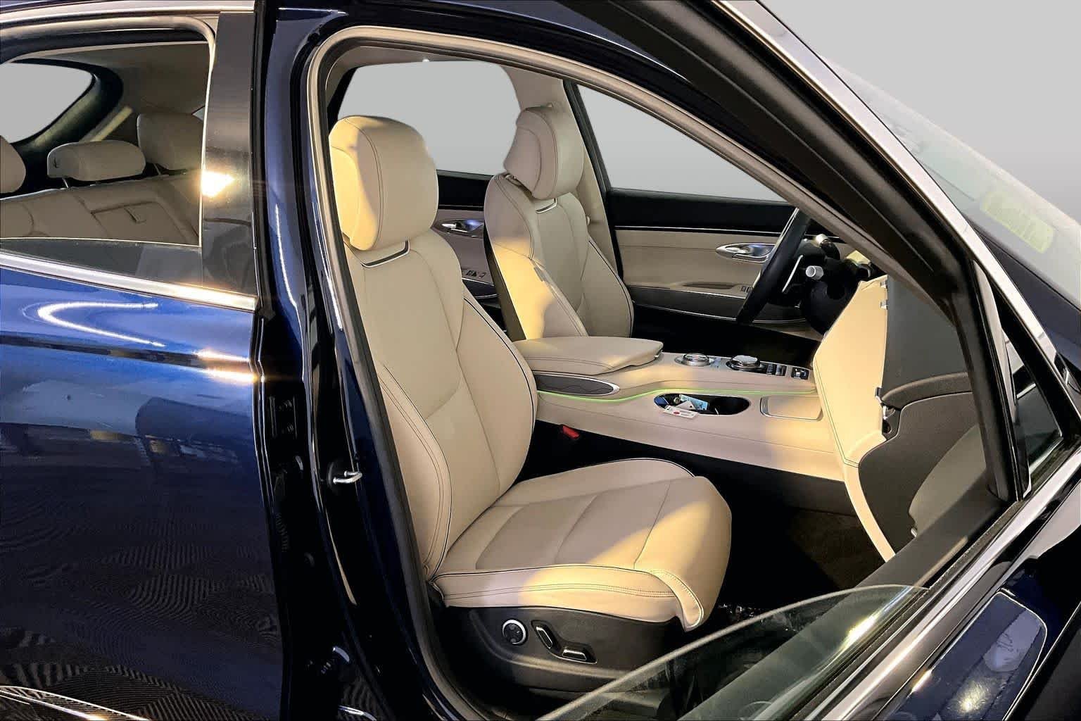 Used 2025 Capri Blue Genesis 2.5T image 8