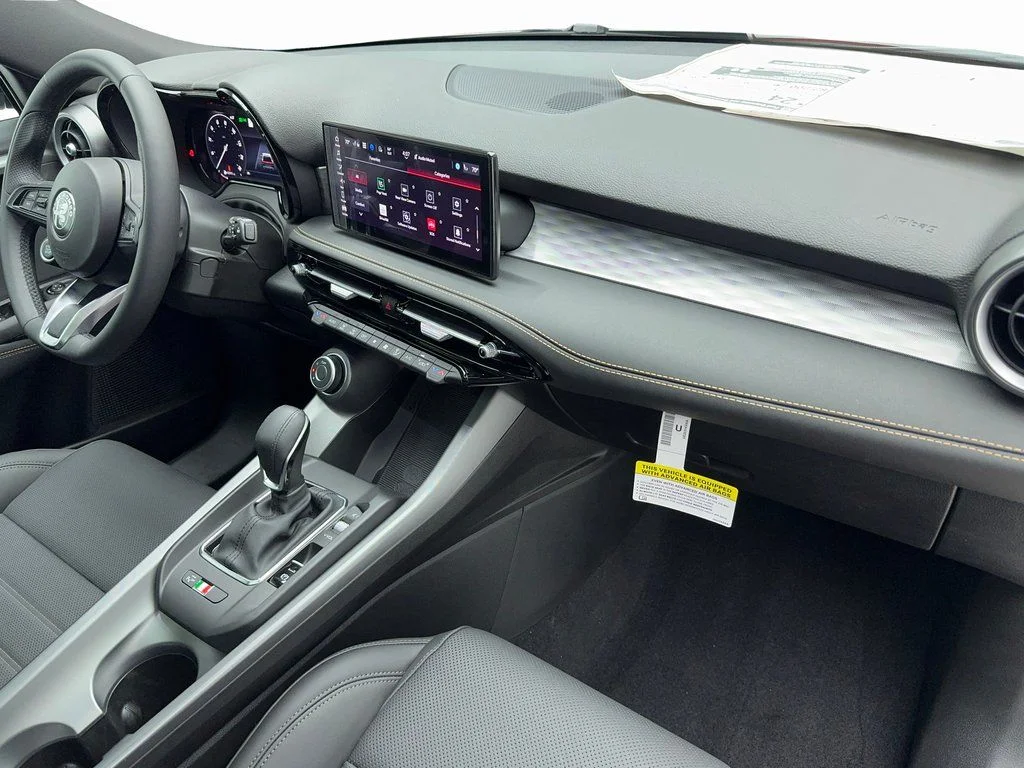 New 2025 Silver Alfa Romeo Base image 40