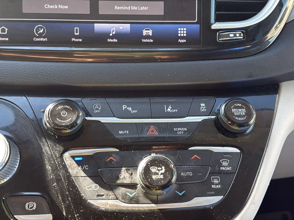 Used 2022 Gray Chrysler Touring L image 15