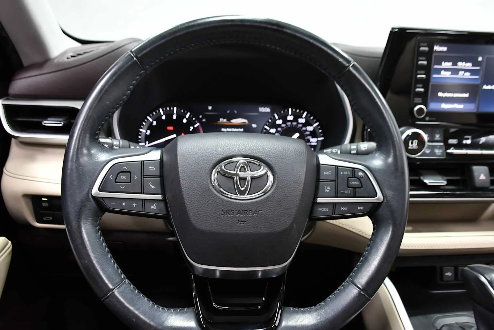 Used 2021 Blizzard Pearl Toyota XLE image 17