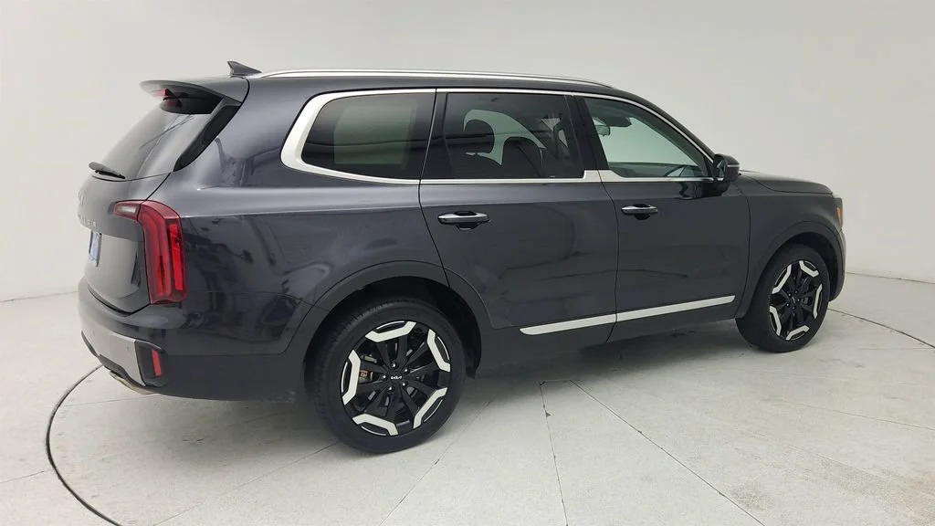 Used 2025 Gray Kia S image 7