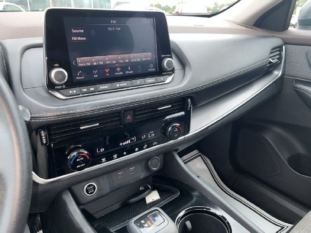 Used 2021 Gray Nissan SV image 17