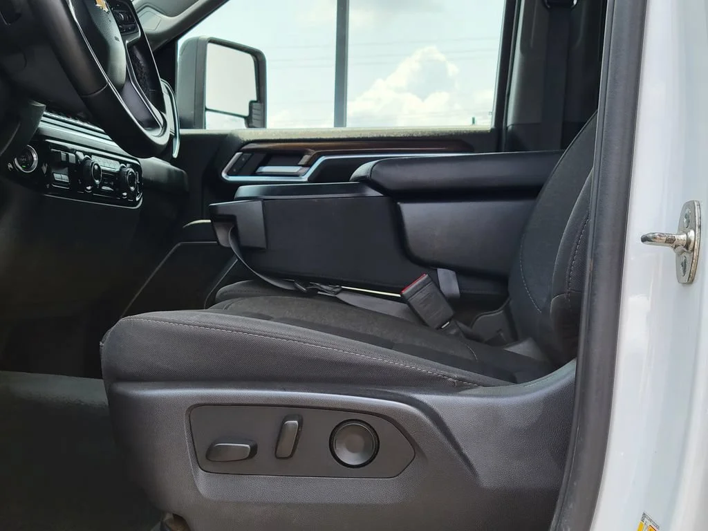 Used 2025 Summit White Chevrolet LT image 22