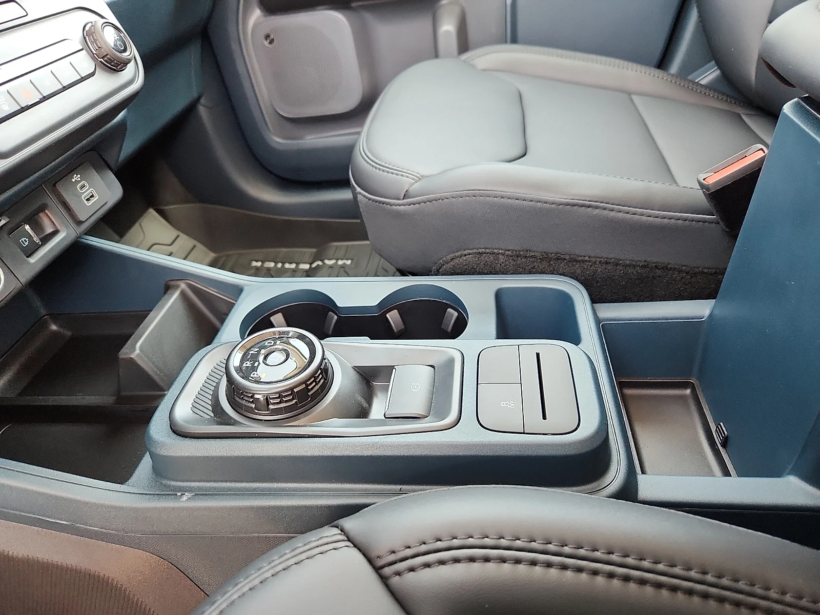 New 2026 Oxford White Ford Lariat image 25