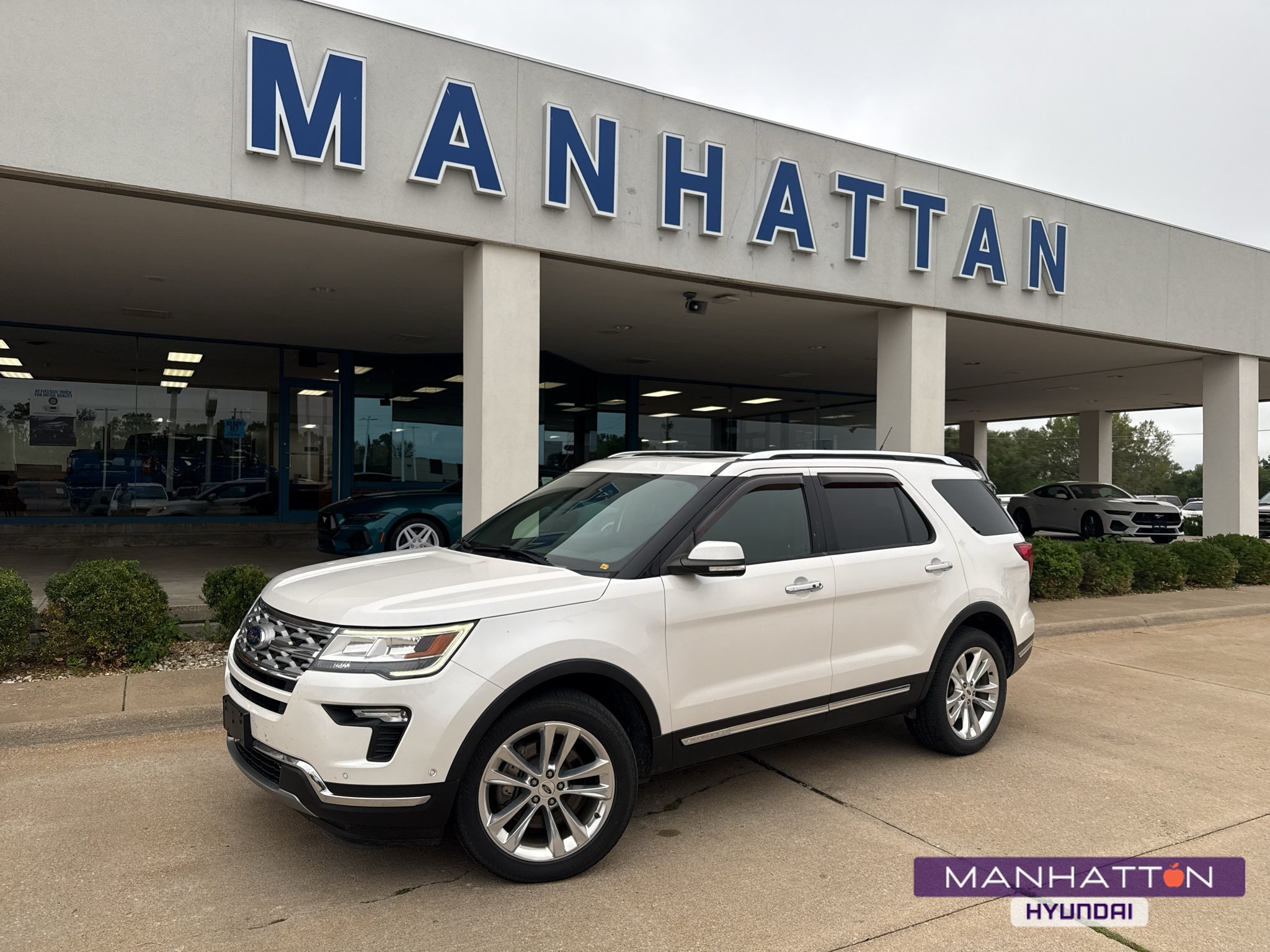 Used 2018 White Platinum Metallic Tri-Coat Ford Limited image 1
