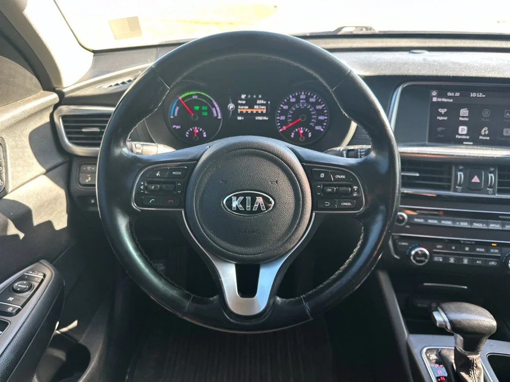 Used 2017 Snow White Pearl Kia Base image 14