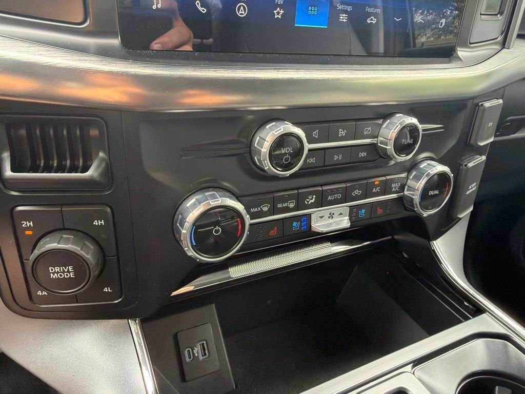 Used 2023 Gray Metallic Ford Lariat image 30
