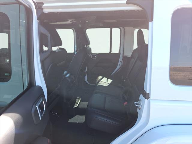 New 2026 Bright White Clear-Coat Exterior Paint Jeep Rubicon image 20
