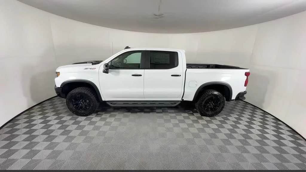 New 2026 Summit White Chevrolet ZR2 image 9