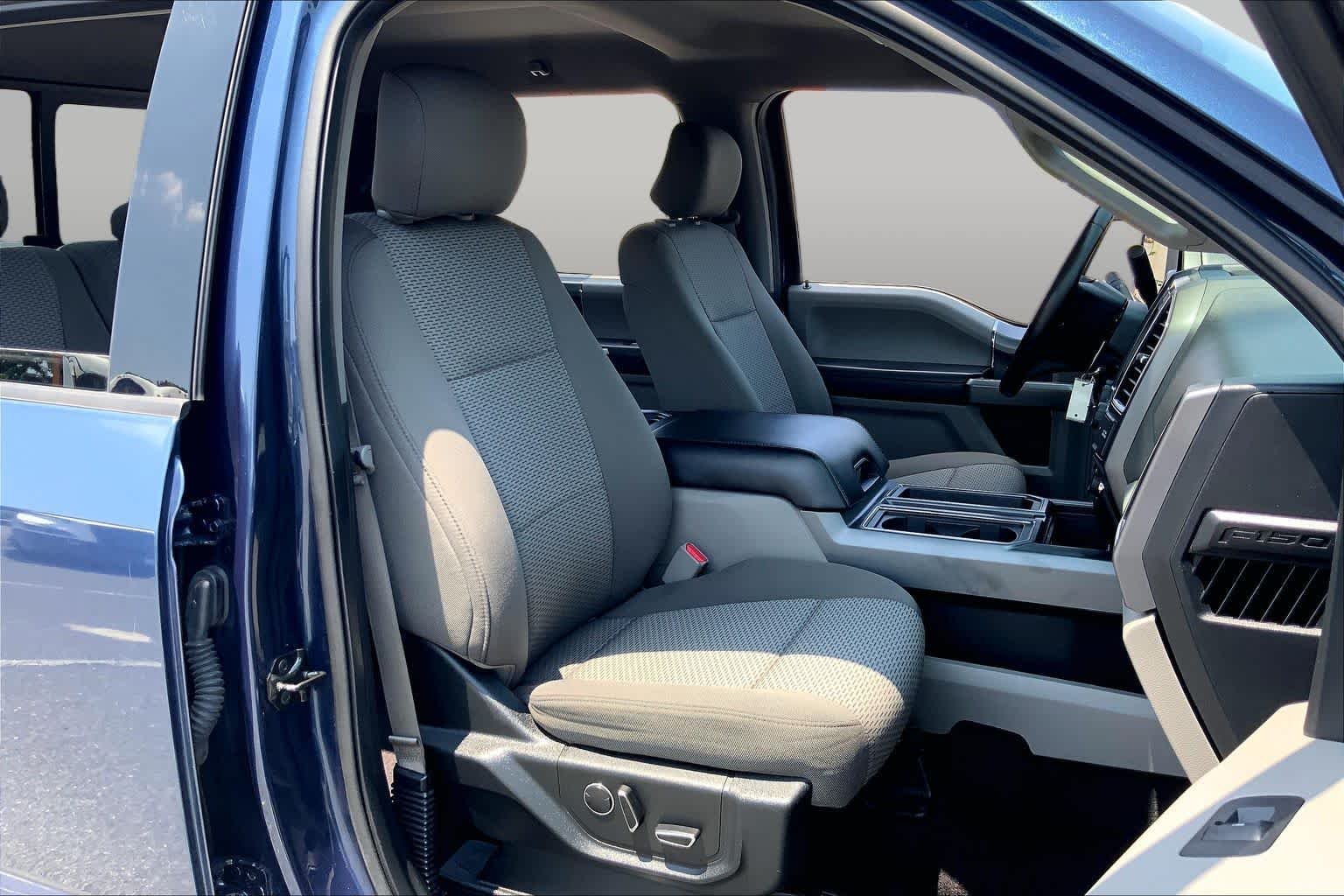 Used 2017 Blue Jeans Metallic Ford XLT image 8