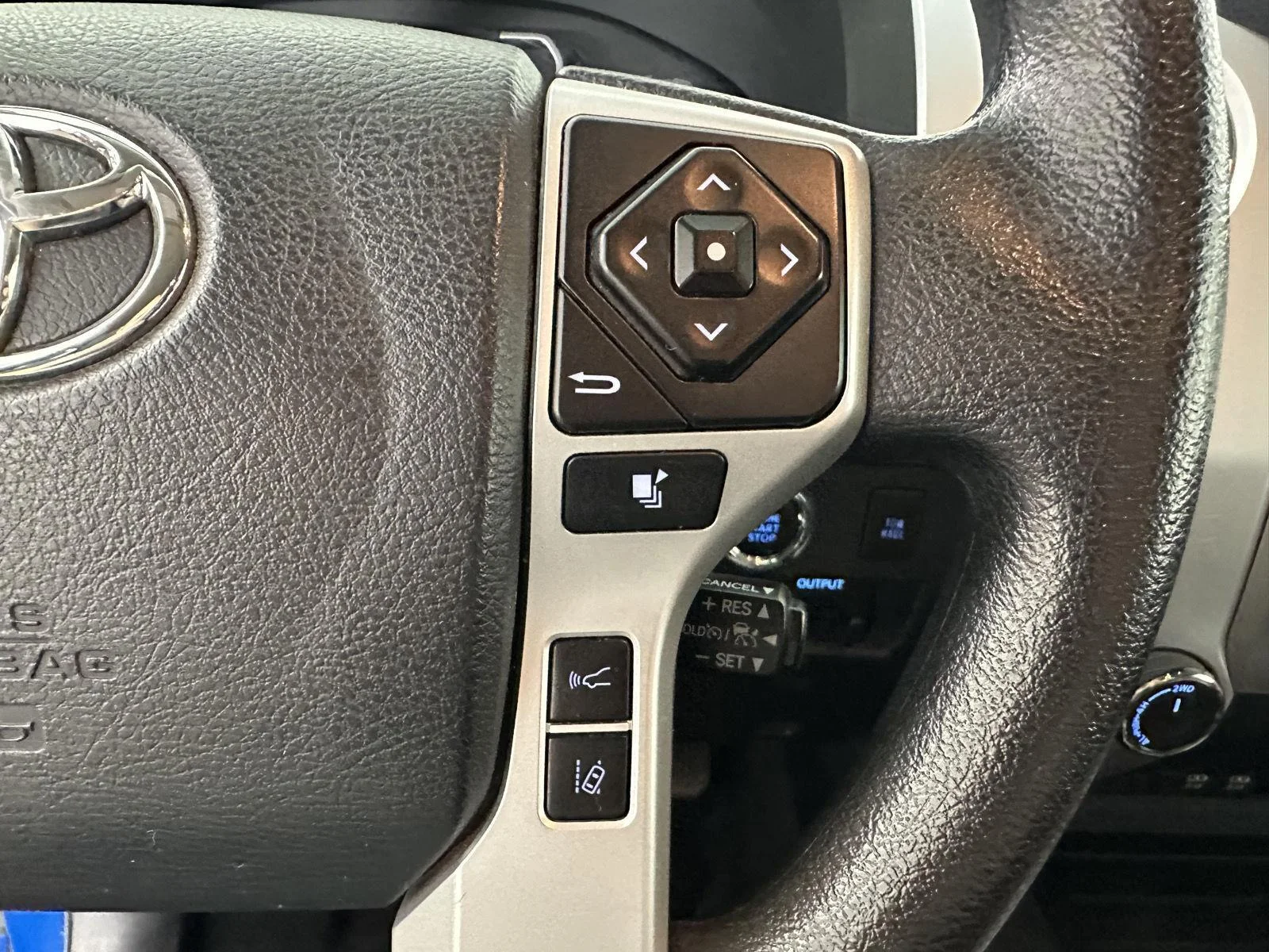 Used 2020 Voodoo Blue Toyota SR5 image 27
