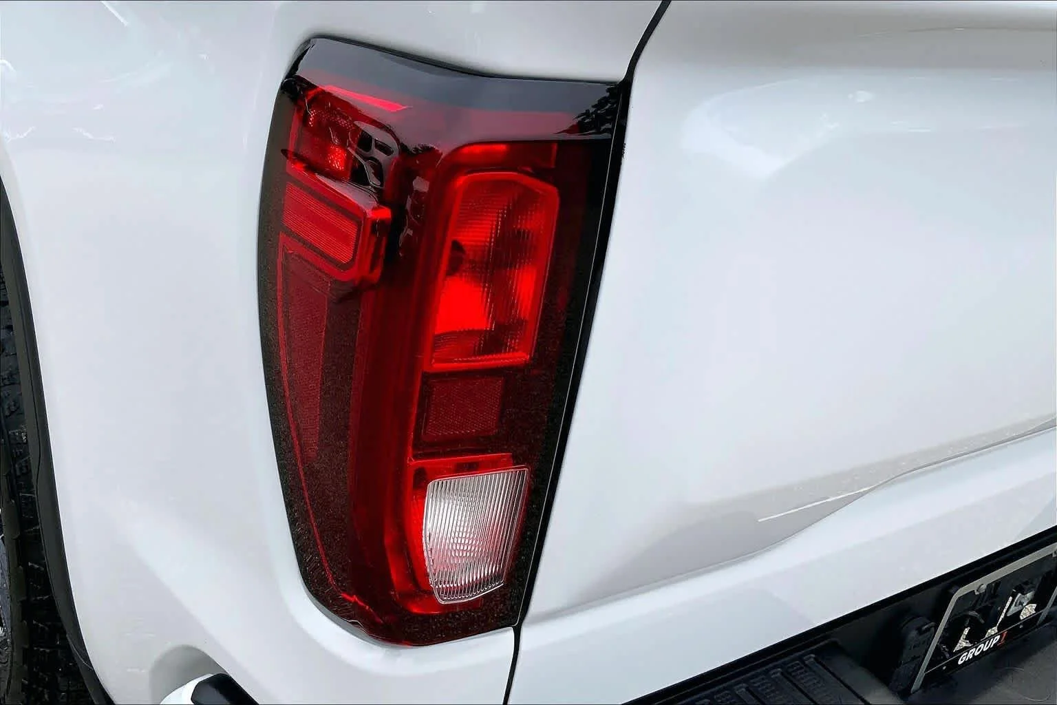 Used 2024 Summit White GMC Elevation image 28