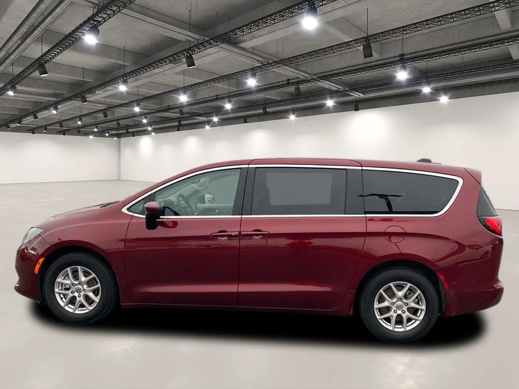Used 2023 Velvet Red Pearlcoat Chrysler LX image 4