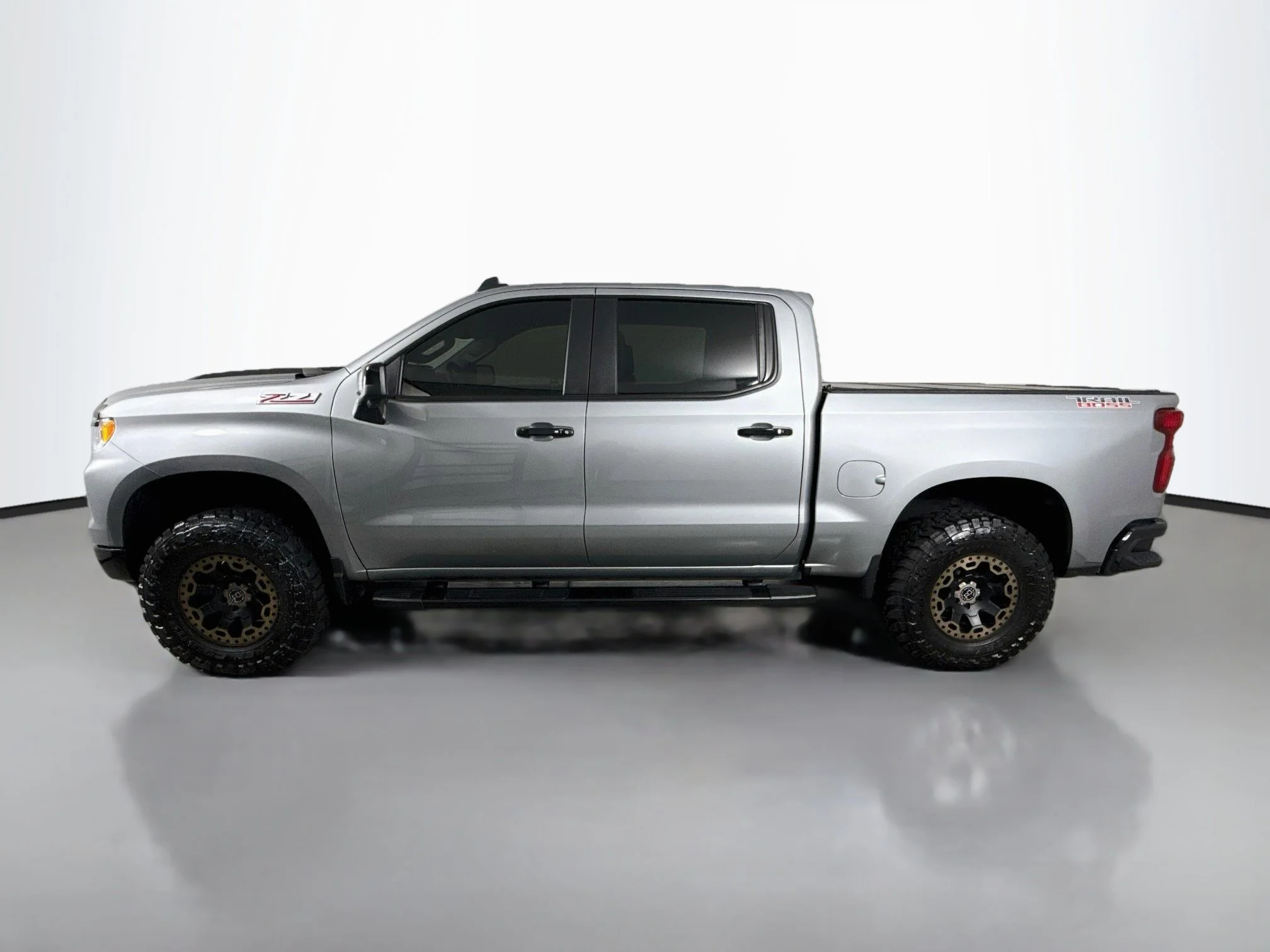 Used 2025 Sterling Gray Metallic Chevrolet LT Trail Boss image 4