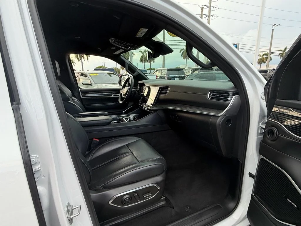 Used 2022 White Jeep Series II image 19