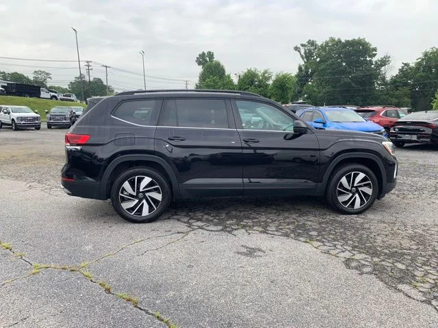 Used 2025  Volkswagen 2.0T SE w/Technology image 11