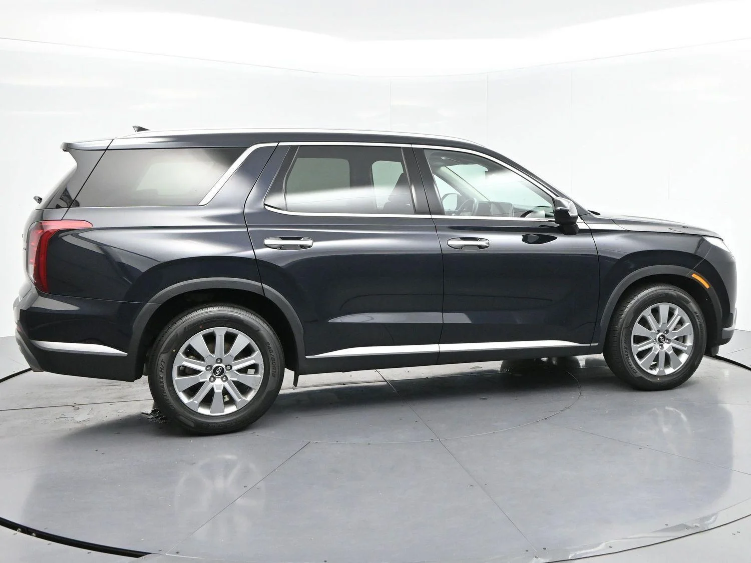 Used 2023 Moonlight Cloud Hyundai SEL image 8