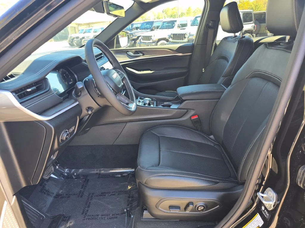 New 2027 Black Jeep Limited Reserve image 4